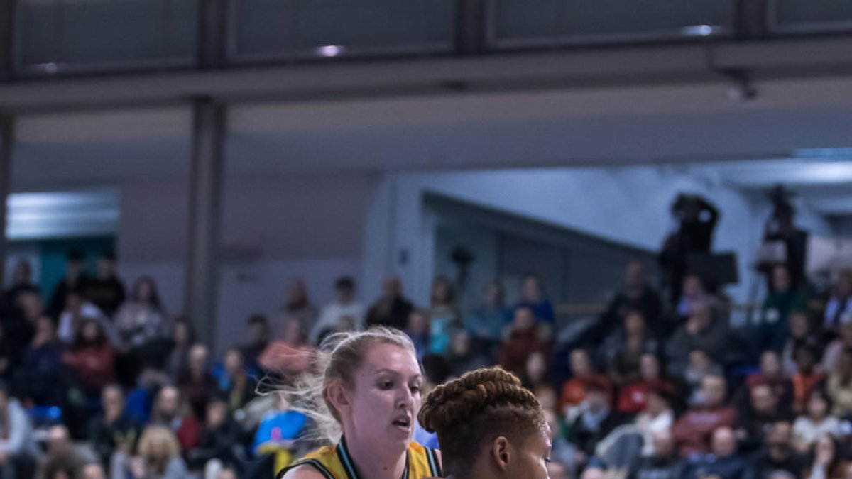 Jewel Tunstull, en una acción el domingo ante el Valencia.