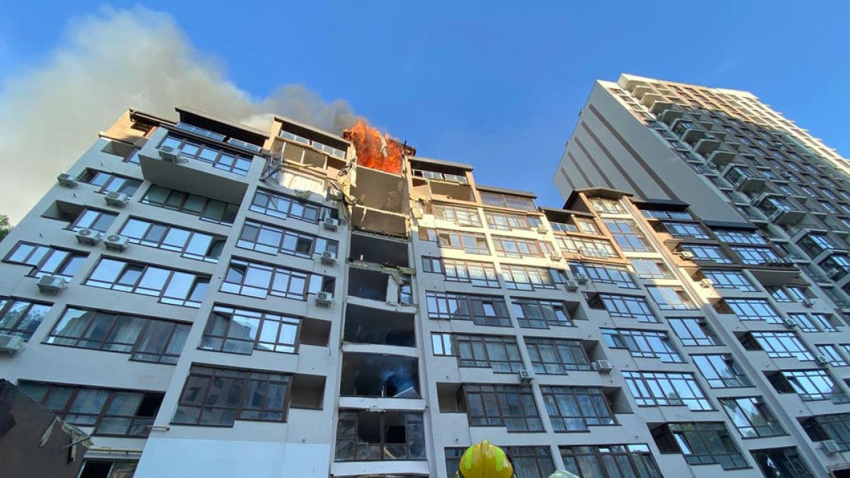 Un edificio de nueve plantas de Kiev atacado con misiles en una imagen de archivo.