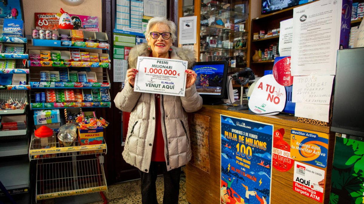 Maria Teresa Alés, propietaria del estanco de la calle Mariola que el viernes entregó un millón de euros.