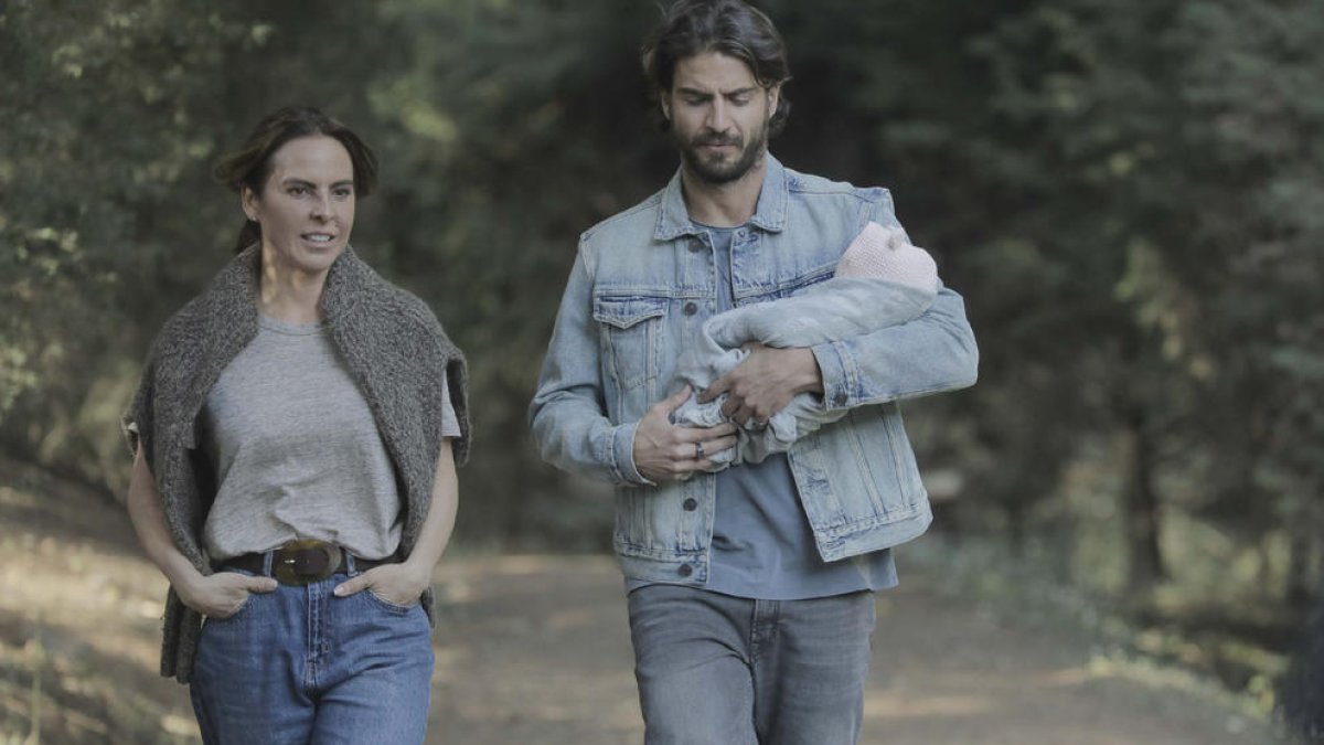 Los protagonistas de la serie, Kate del Castillo y Maxi Iglesias.
