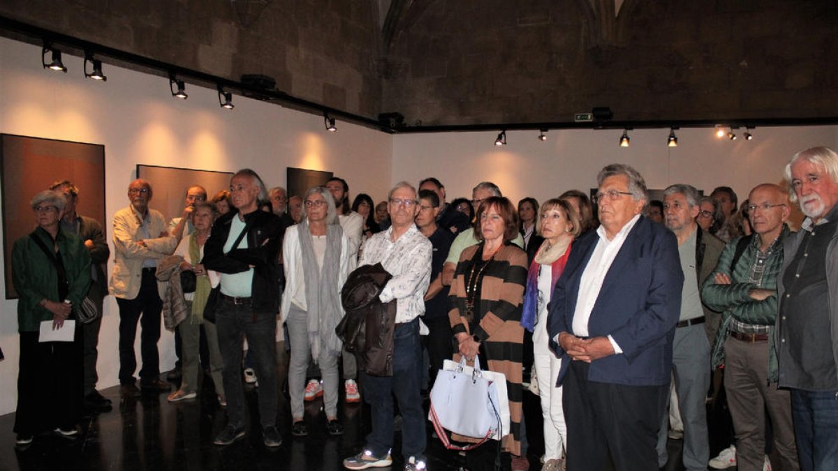 Acto inaugural ayer en la sala La Gòtika del IEI de la exposición ‘Jesús Mauri. Traces dels espais’.
