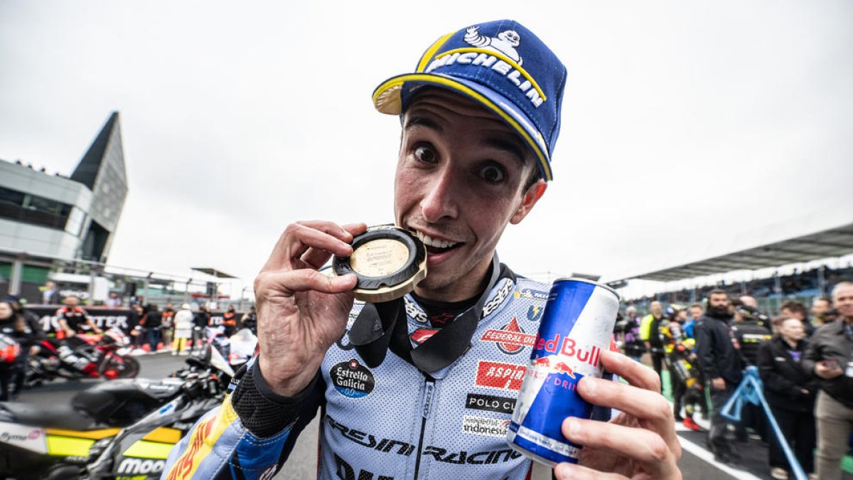 El leridano, flanqueado en el podio por Marco Bezzecchi y Maverick Viñales.