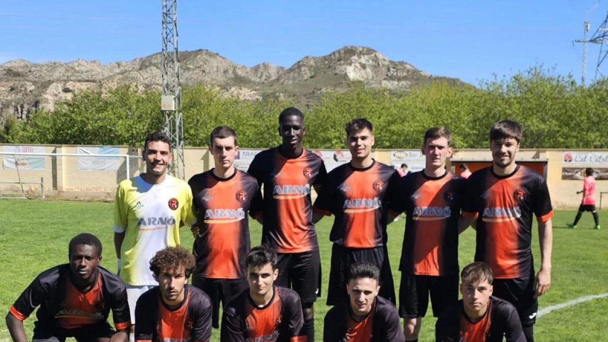 Plantilla del Tornabous antes de un partido de la pasada temporada.
