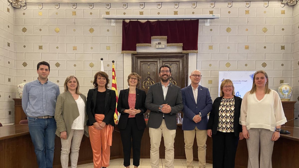 Meritxell Serret, amb l’alcalde Francesc Viaplana en la visita d’ahir a l’ajuntament de la Seu.