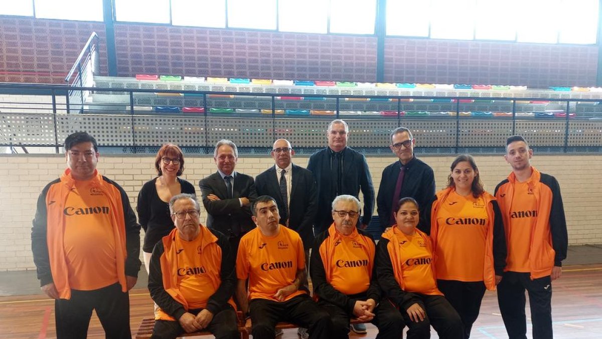 Representants de la firma Canon i d’Aspid, ahir al pavelló de Pardinyes.