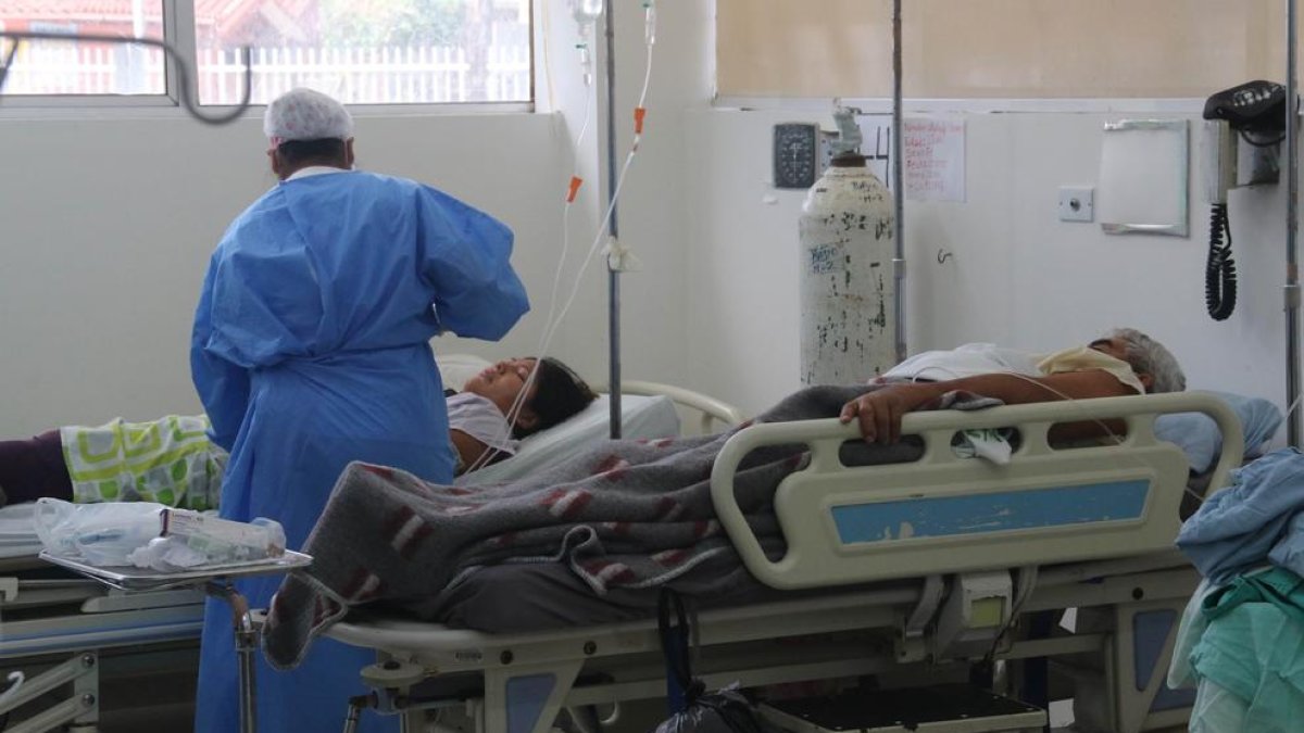 L'ocupació hospitalària per covid baixa més d'un 50 % en un mes