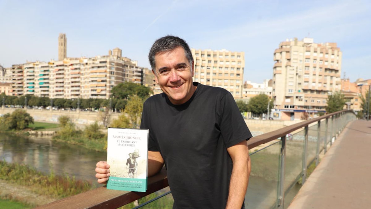 Martí Gironell, ayer en Lleida unas horas antes de presentar su nueva novela en la irreductible.