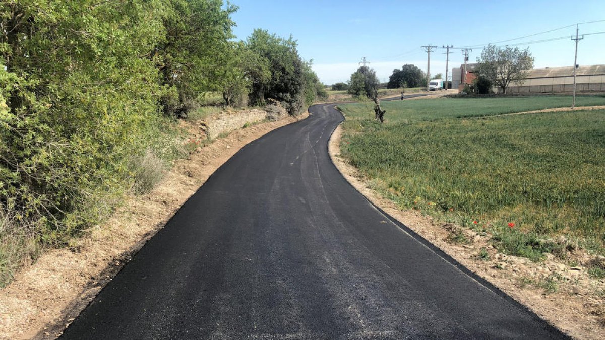 El camino recientemente pavimentado.