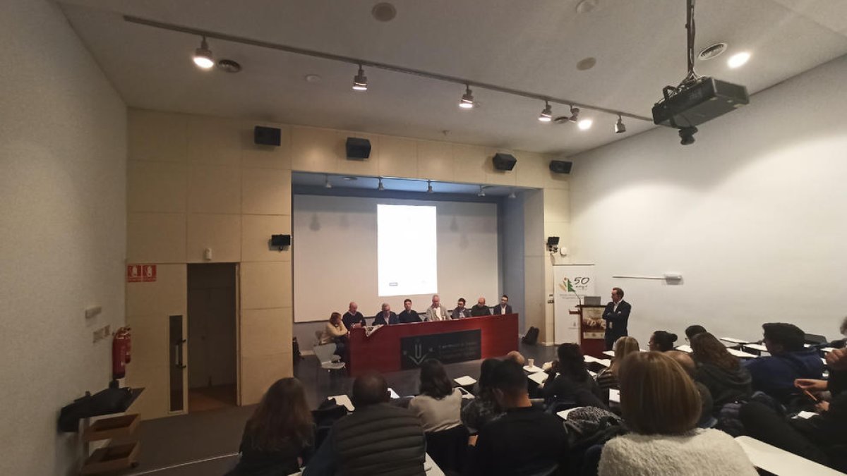 Momento de la mesa redonda del jueves en la UdL.