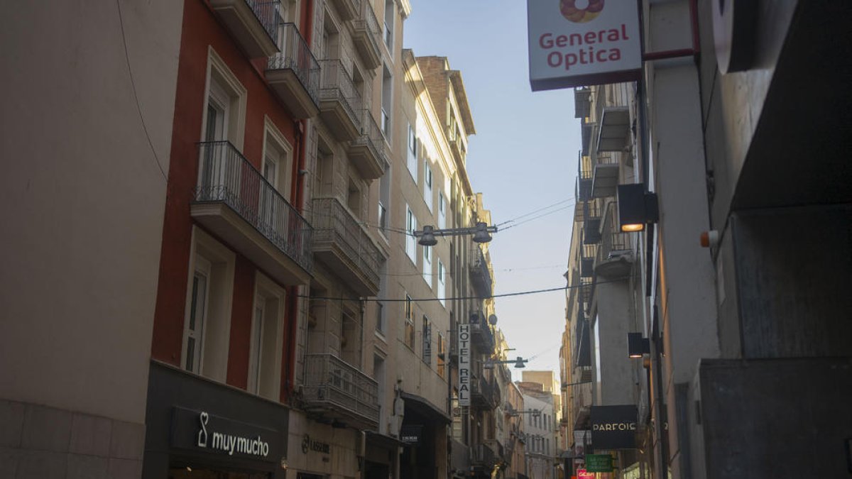 Imagen de la fachada del edificio afectado por el desprendimiento