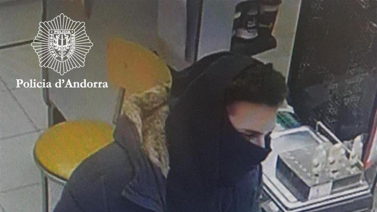 La Policia va difondre imatges de l’atracador.