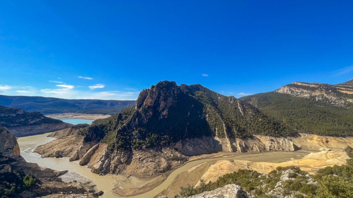 El pantà de Canelles, aigües amunt de la Pertusa, a Àger. Al Pont de Montanyana, ahir registrava un cabal de 0,28 m3/sg.