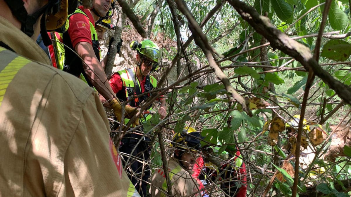Actuación de  los servicios de emergencias ayer en Foradada.