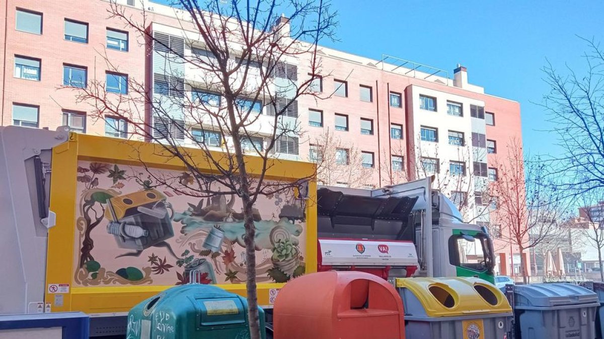 Investiguen per què un home ha llençat 46.000 euros en un contenidor a Valladolid