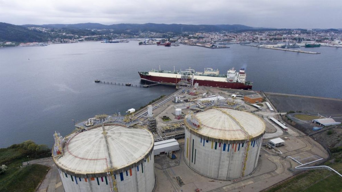 Terminal de gas natural liquat (GNL) de Reganosa a Mugardos (A Coruña).