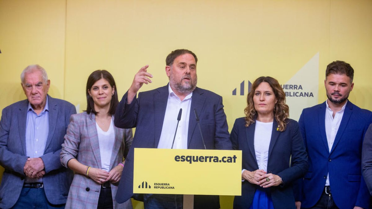 Oriol Junqueras, dijous passat al costat de Marta Vilalta i Laura Vilagrà.