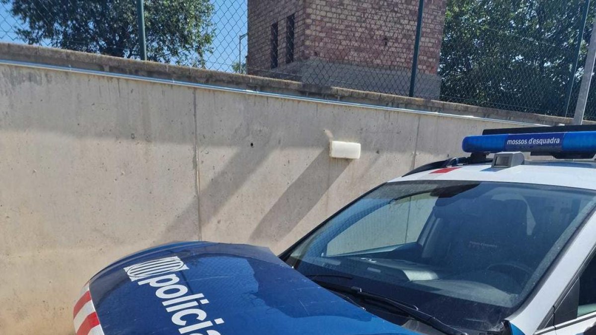 Cinc mossos ferits en intentar aturar els participants en una festa rave a Ivars de Noguera