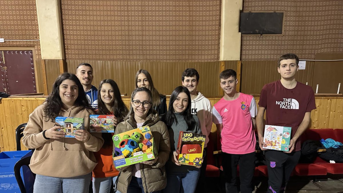 Recogida de juguetes y merienda solidaria en beneficio de Creu Roja en Castelldans