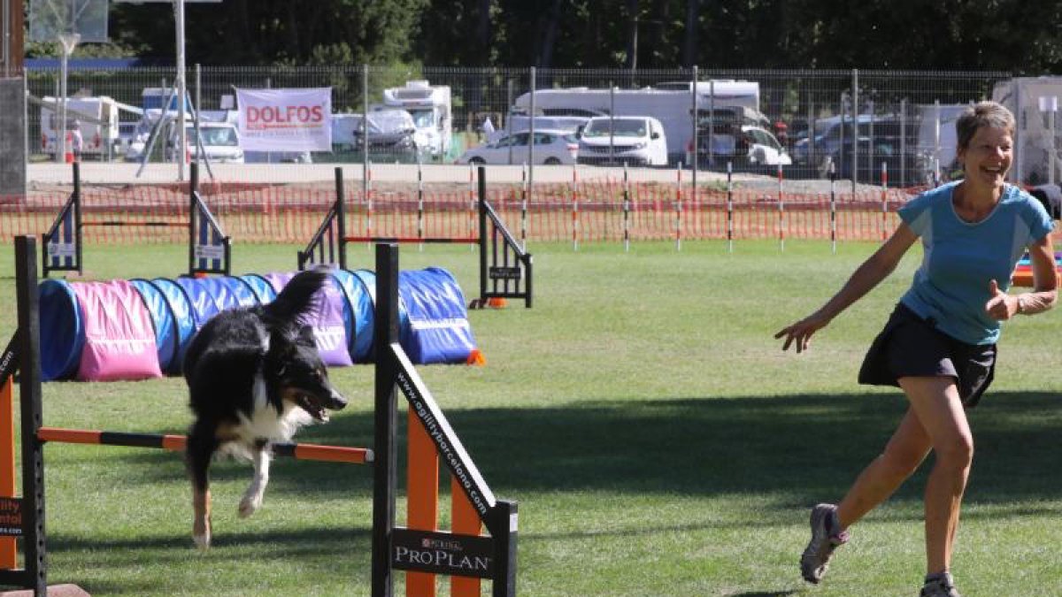 La copetició d’agility va començar dimecres passat i hi van participar més de 400 persones.