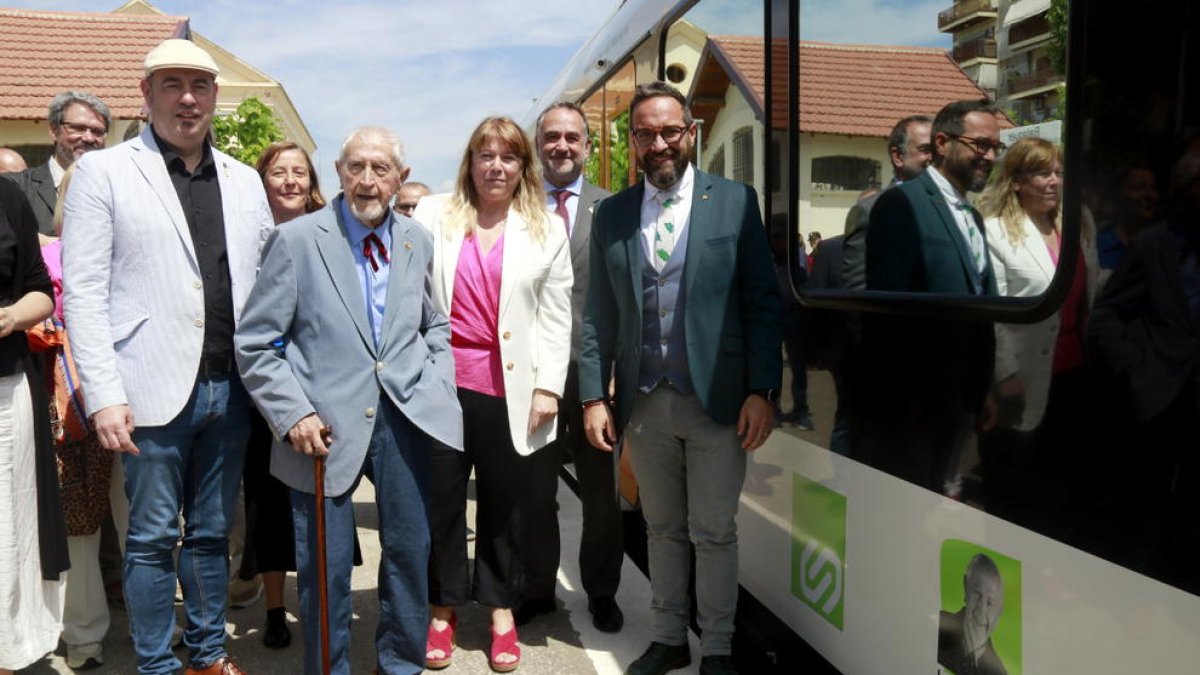 Bategen un dels trens de la línia Lleida-La Pobla amb el nom de Josep Vallverdú amb motiu del seu centenari