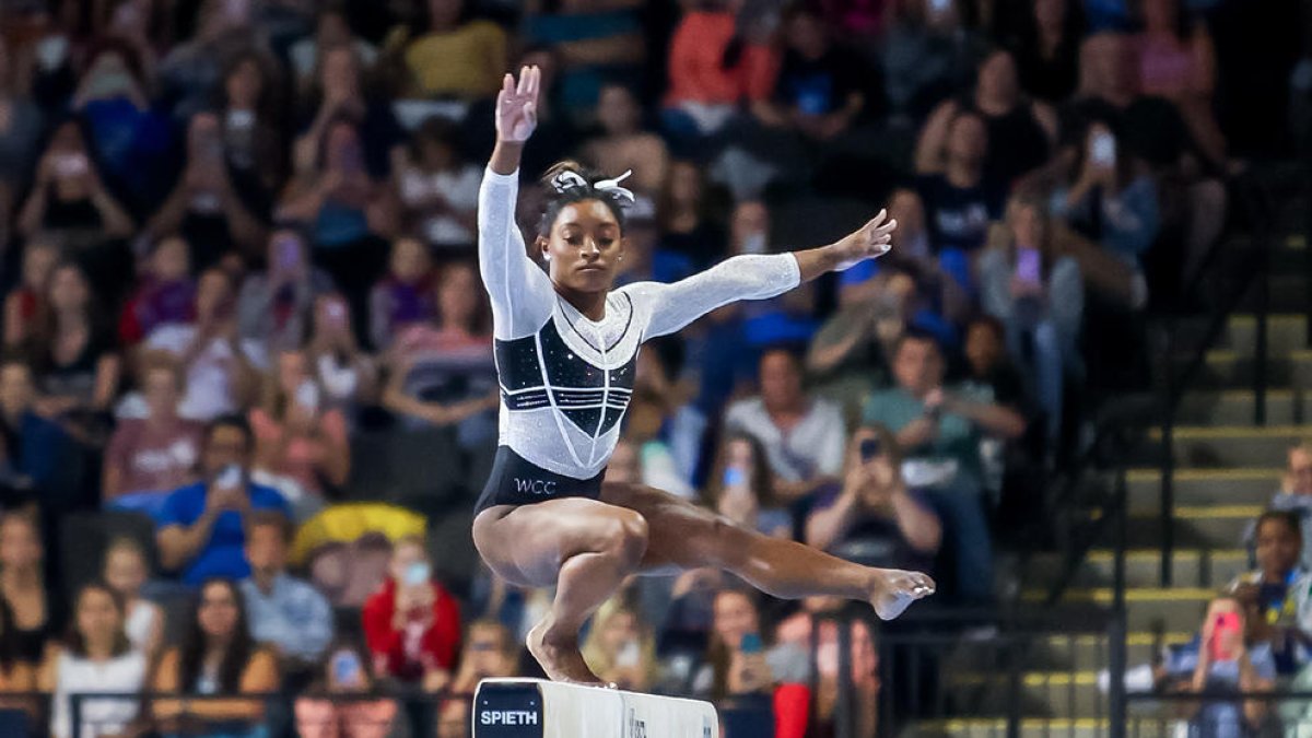 Simone Biles, durante uno de los ejercicios que hizo en su regreso.