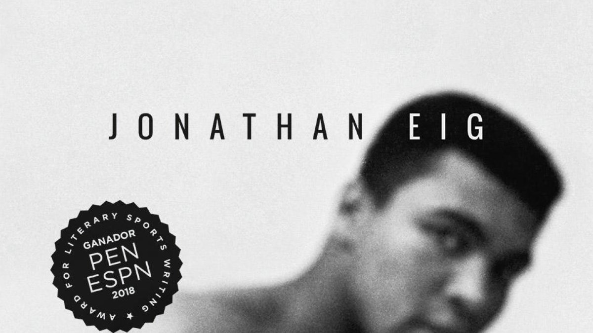 El puny combatiu que no passa mai de moda