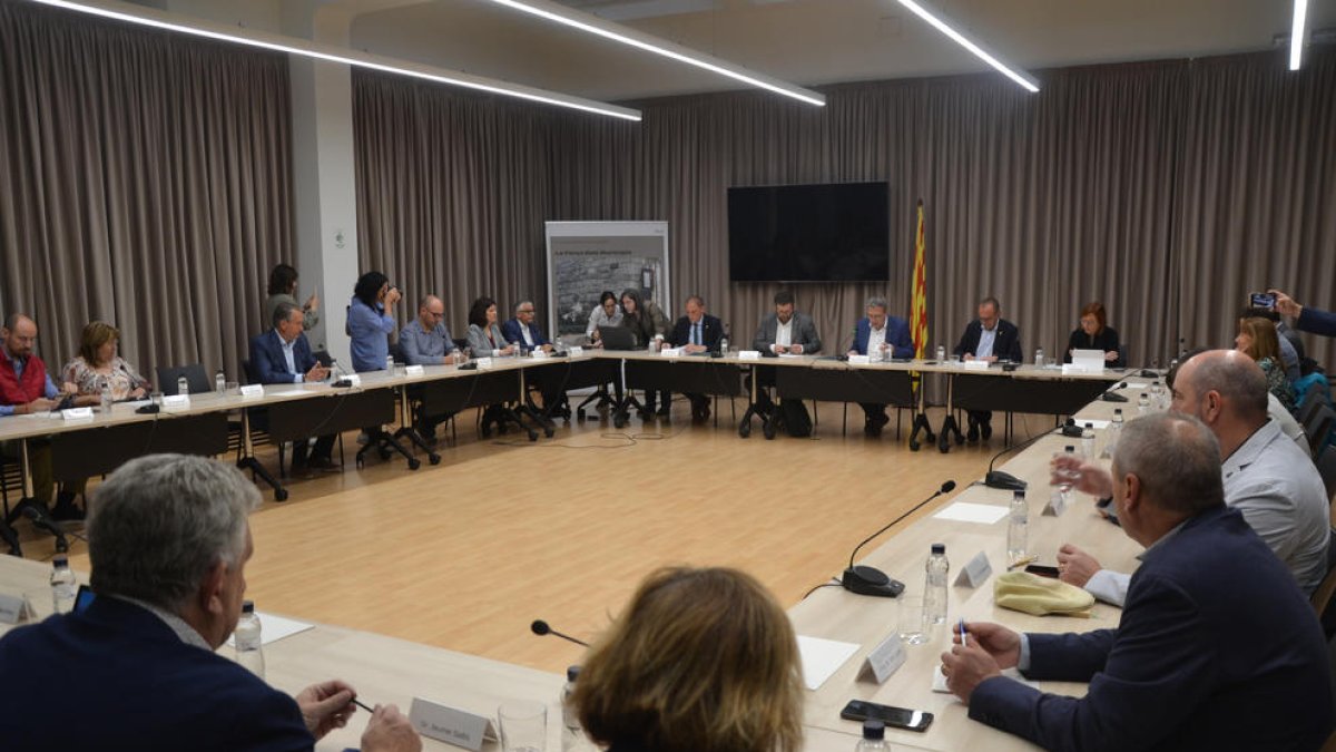 La reunió de la comissió de seguiment de Rodalies que es va celebrar ahir a la Diputació.