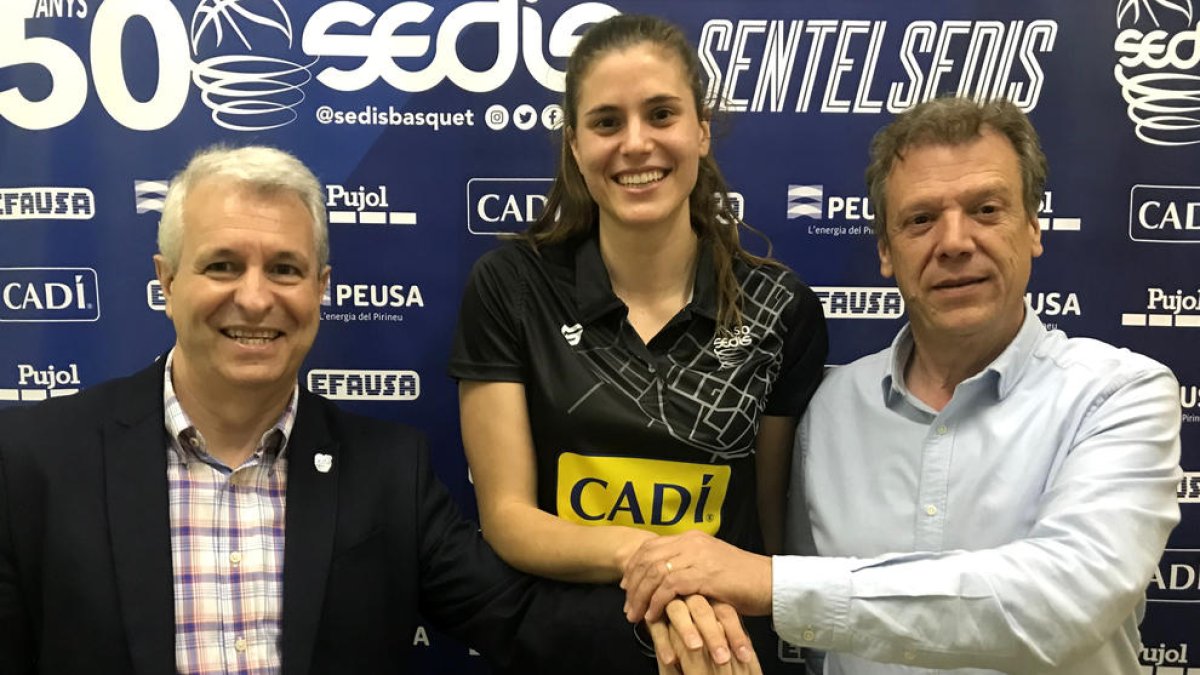 Brotons, amb Pep Ribes i Pere Porta després de l’acord.