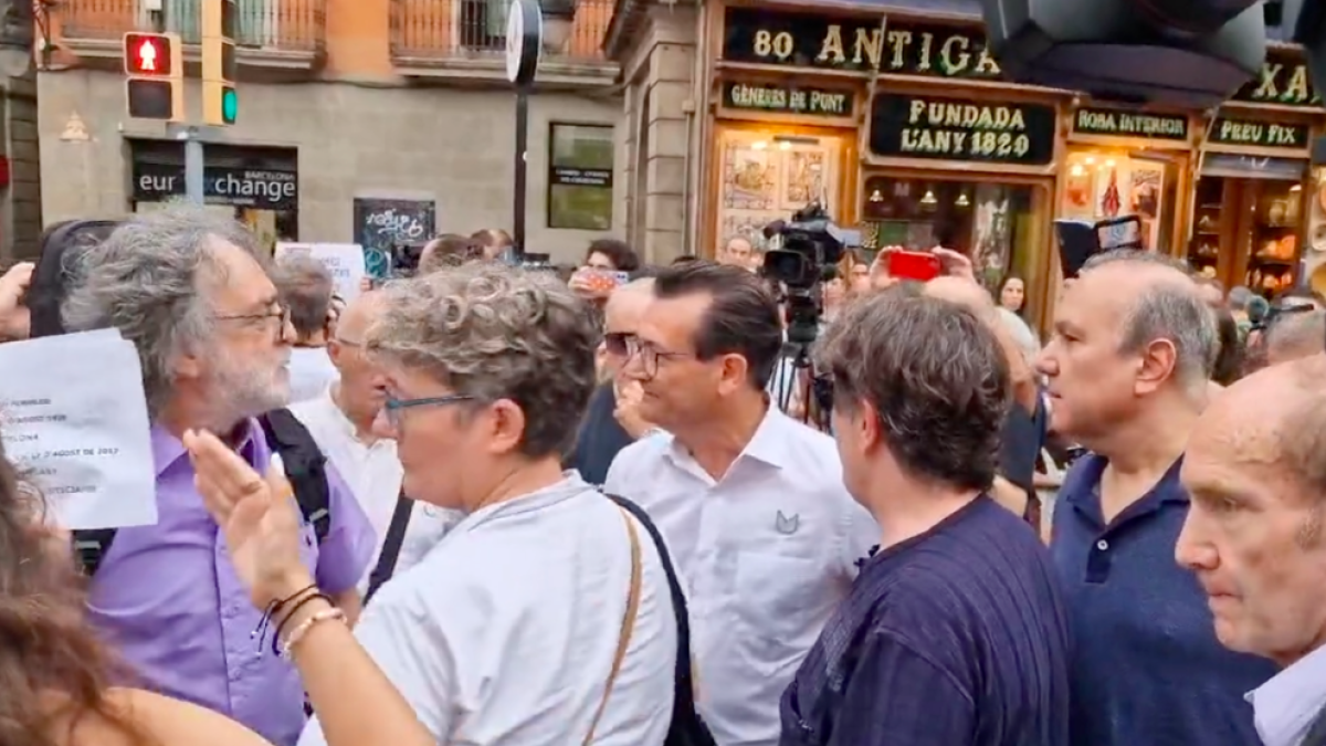 Una discusión entre asistentes del acto del 17-A causa rechazo entre partidos políticos