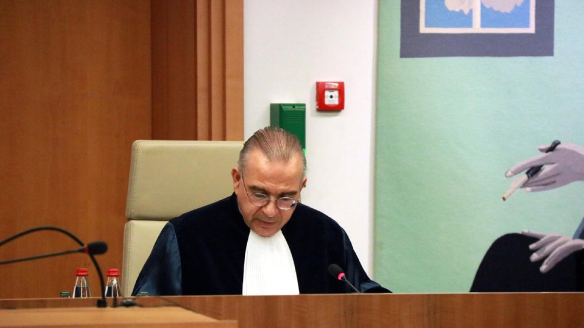 El vicepresident del TGUE Savvas S. Papasavvas, ahir al donar a conèixer la sentència.