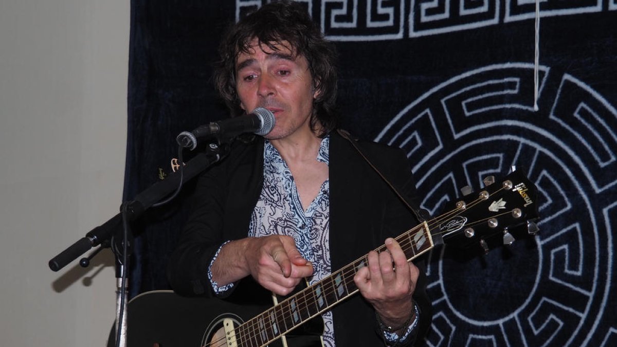 El cantante Rubén Pozo durante su actuación en Can Ramon.