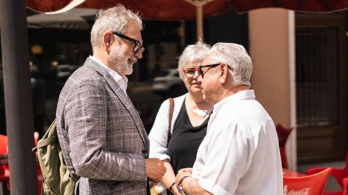 El líder del grup municipal del PSC, ahir al barri del Clot.