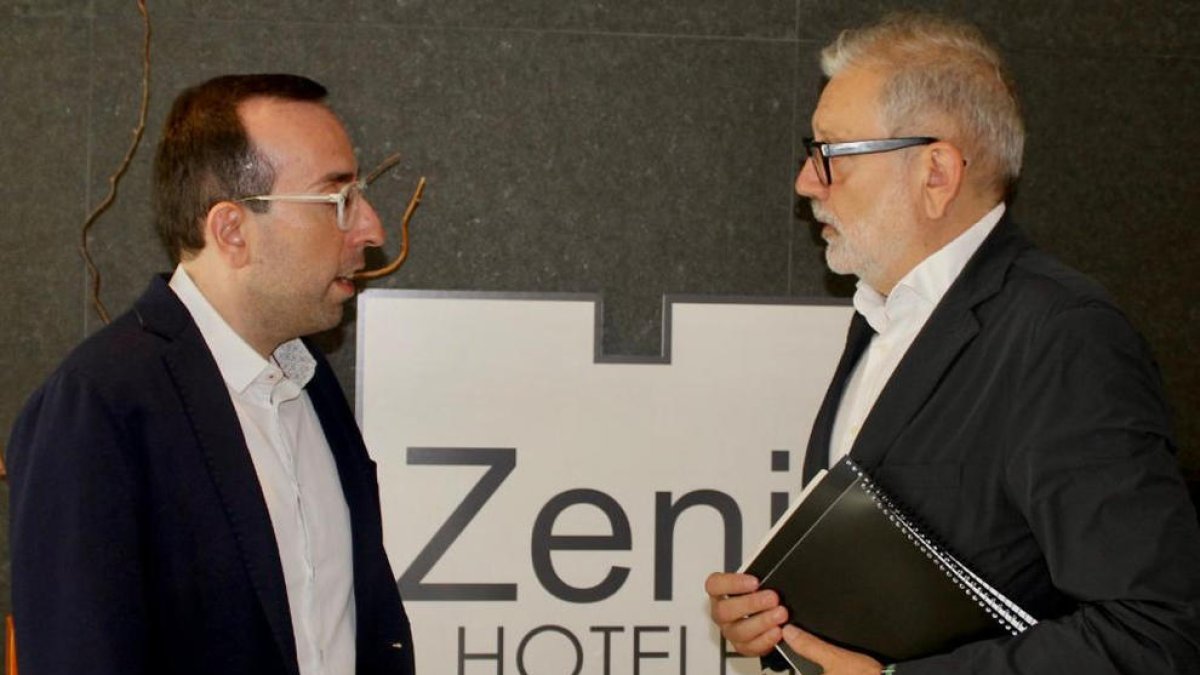 Xavi Palau i Fèlix Larrosa es van reunir en un hotel de la capital.