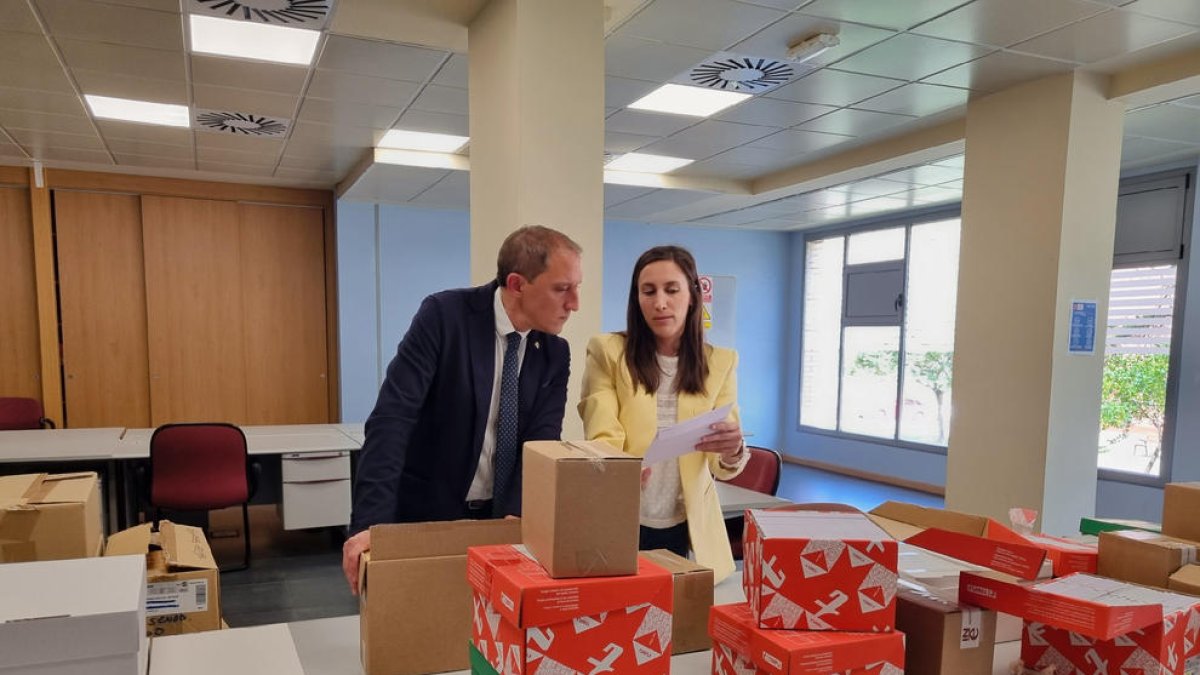 Crespín i Arias, ahir a l’Oficina del Cens Electoral de Lleida.