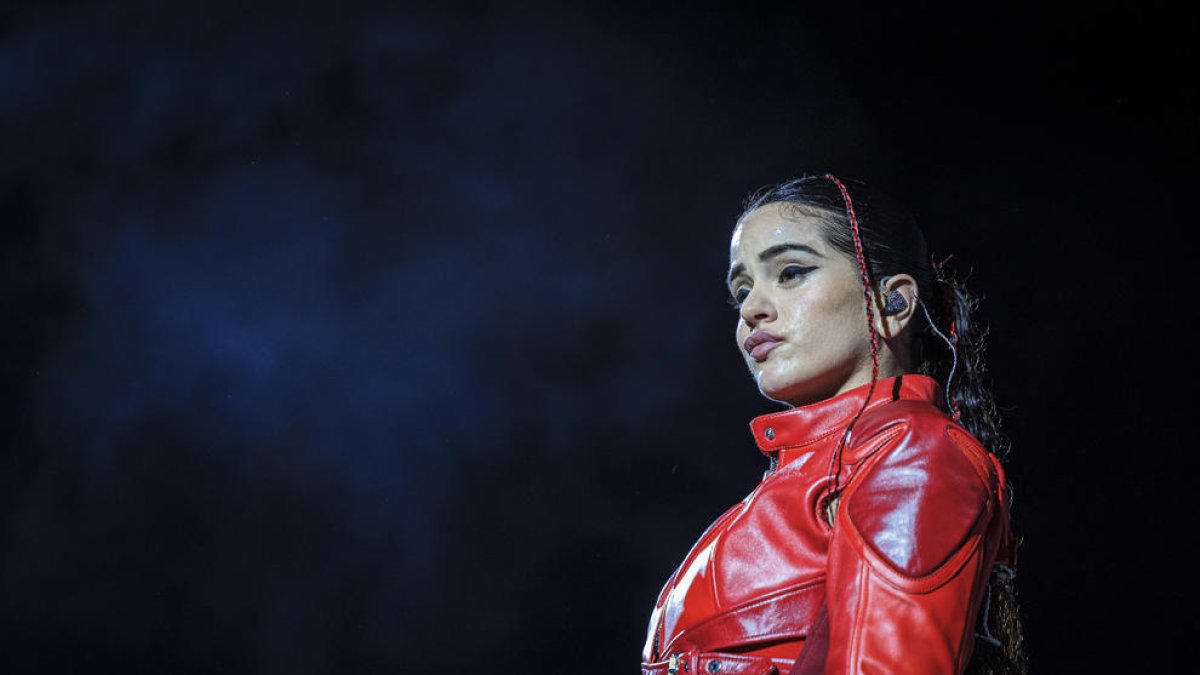 Rosalía durante el primer concierto en Barcelona del Motomami World Tour.