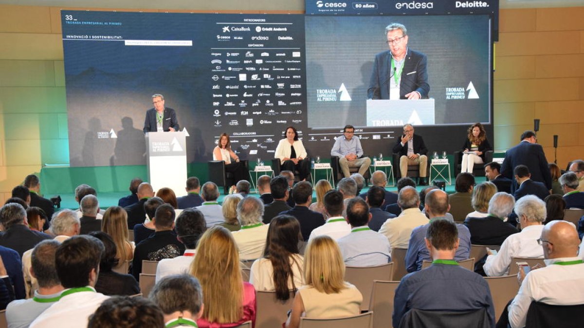 Joan Talarn, al costat de Virgínia Agelet, Sònia Plana, Josep Ribalta, Delfí Robinat i Lourdes Ballarín
