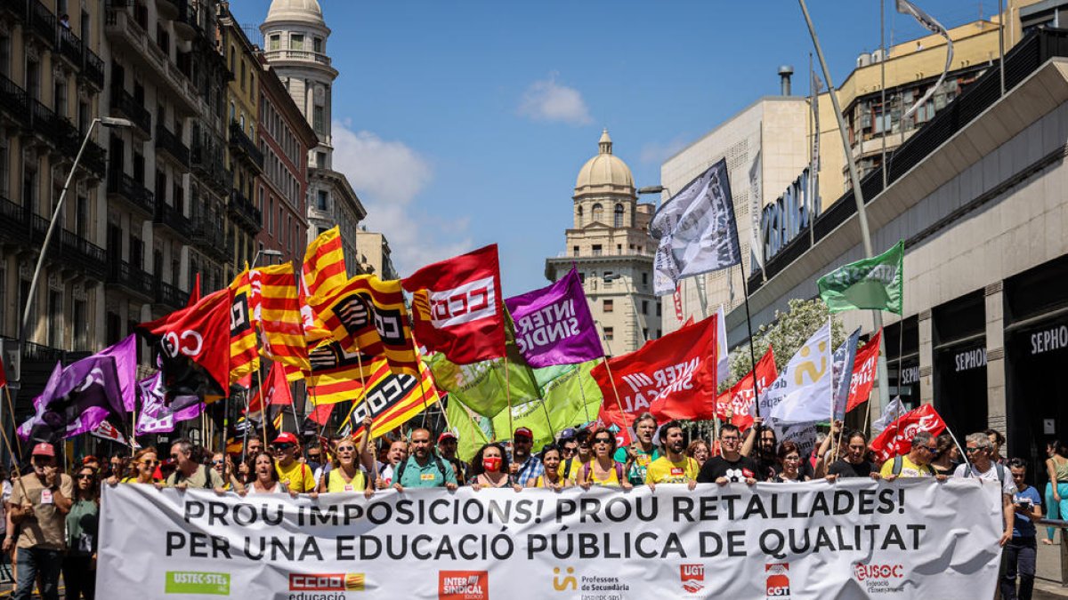 La cabecera de la manifestación ayer en Barcelona.