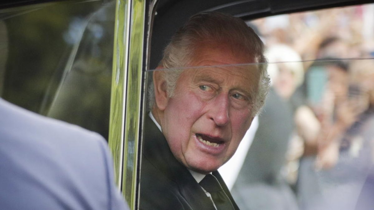 Los enfados de Carlos III, el primer problema de imagen para el nuevo rey