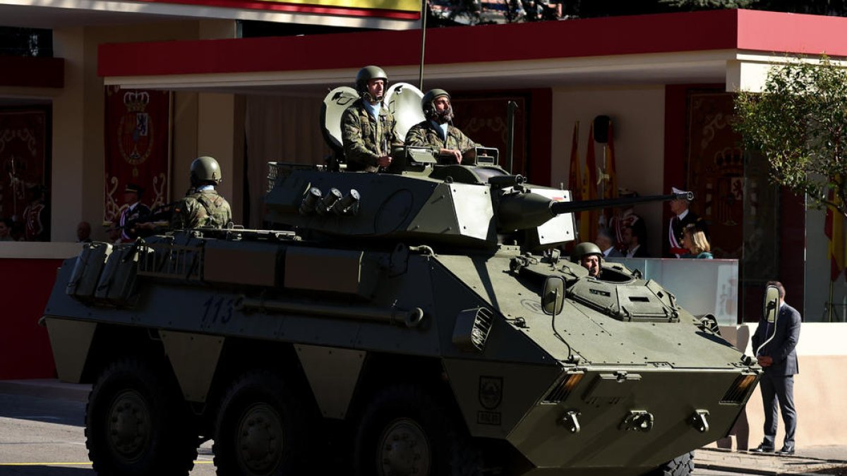 Un tanc de l'Exèrcit de Terra durant la desfilada.