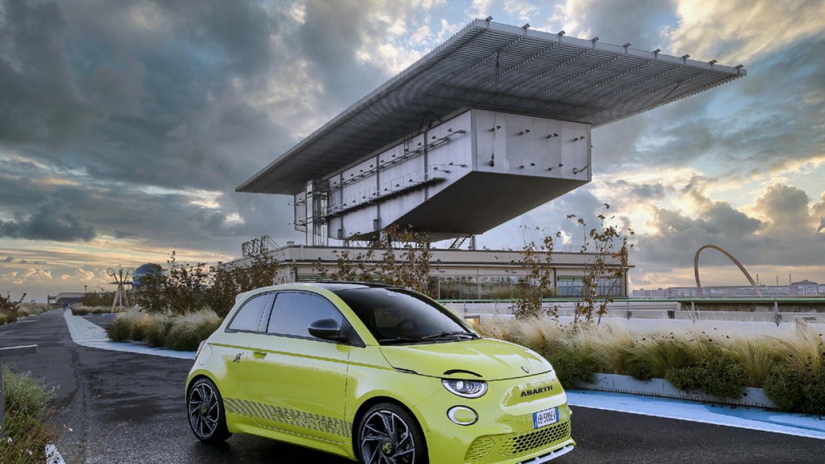Abarth completa la gamma  a Europa amb el 500e elèctric