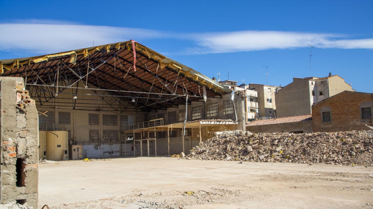 Estat actual de la demolició de l’antiga fàbrica Virginias.