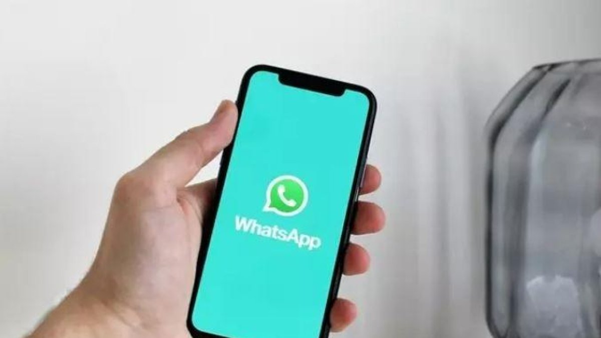 Interfaz de inicio de WhatsApp en un iPhone