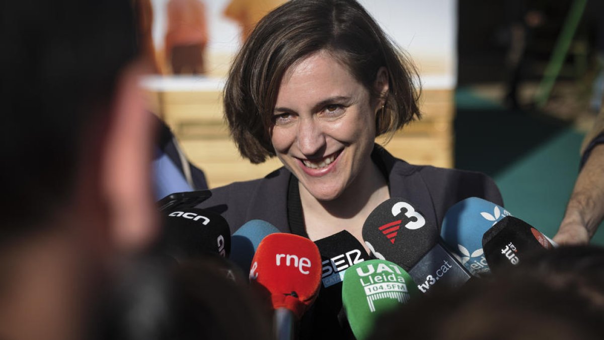 Carla Simón, directora d'Alcarràs, atén els mitjans a Lleida en una imatge d'arxiu.