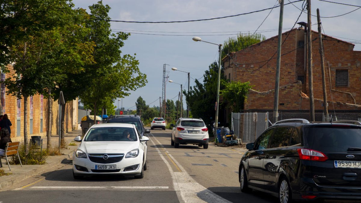 Ara és obligatori accedir al pàrquing davant del Guindàvols, per un tram d’Arquitecte Gomà que passa a ser de doble sentit.