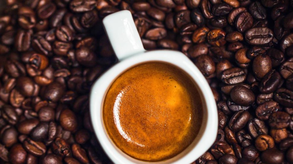 Una taza de café.