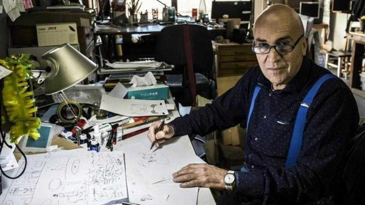 Toni Batllori, al seu racó de treball.