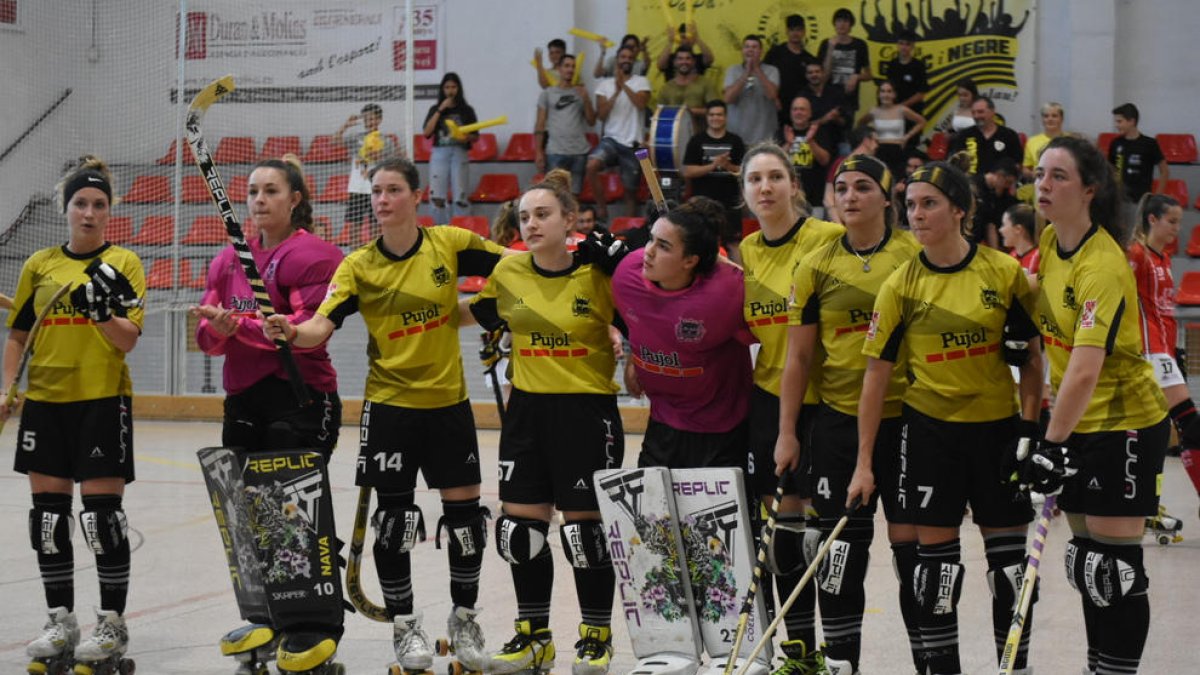 Las jugadoras del Vila-sana, en el partido de ida en la pista del Palau de Plegamans.