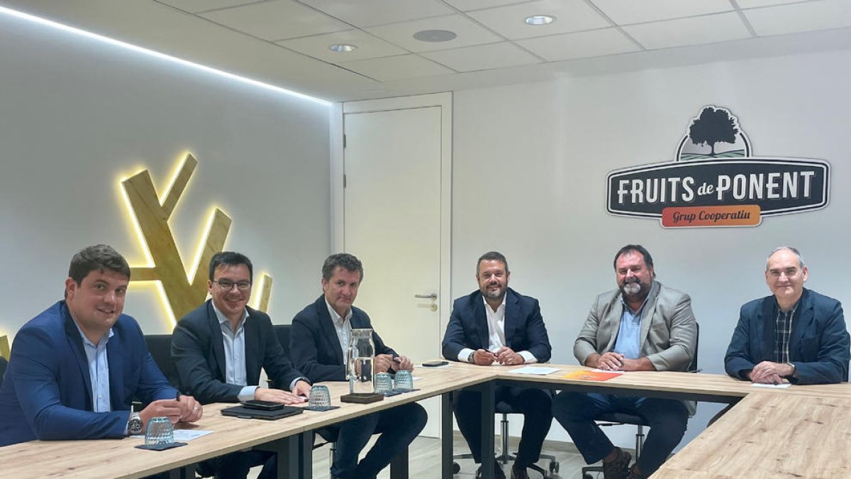 El momento en el que ambas partes firmaron el acuerdo.