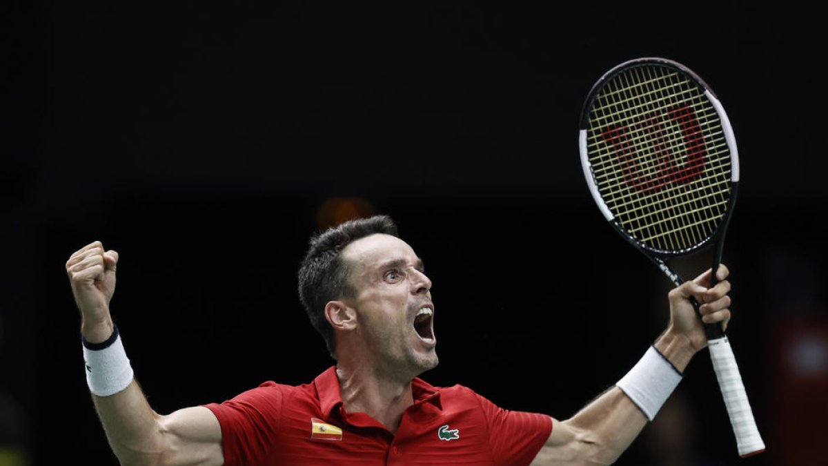 Roberto Bautista celebra amb ràbia el seu triomf que col·locava Espanya amb 2-0.