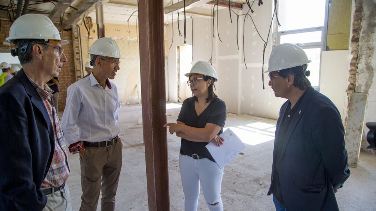 Jaume Puy, Claudi Vidal, Jordina Freixanet y Carles Gibert visitaron ayer las obras en Gardeny.